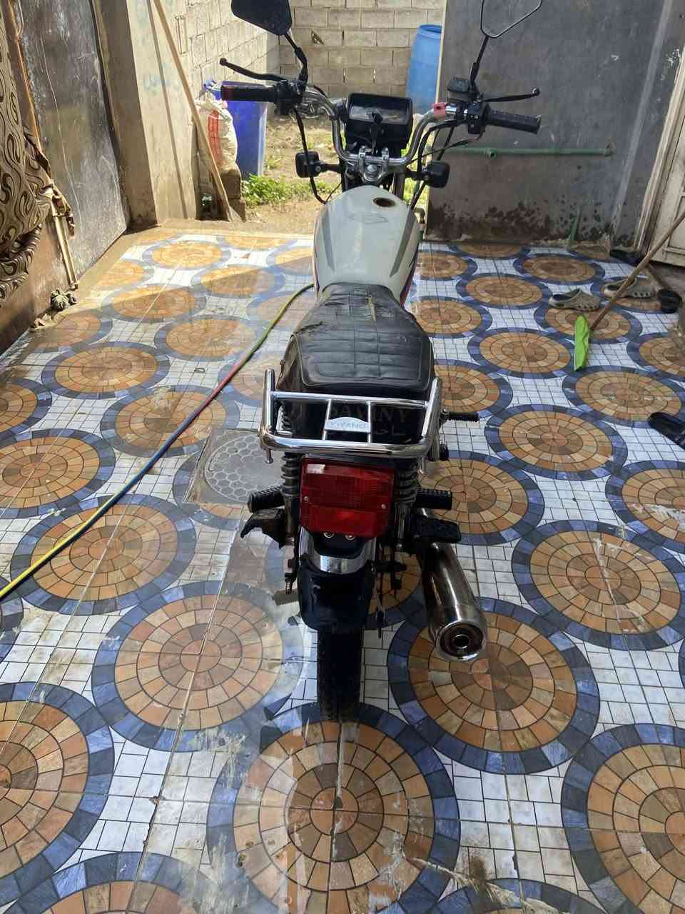 سلام عليكم دراجة كير موديل ٢١ دراجة محرك جديد كهربائيات جديدة دراجة فقط نقصها تانكي ان شادلها مال ٤كير شادلها وباتري فقط نقصها دراجة شغالة نكرة هندر مكان بغداد المحمودية رقمي ***********وتساب أو الاتصال سعرها 300وبيها مجال حك جيتك دراجة نضيفه حيل نقوصاتها باتري وتانكي لأن شادلهه مال 4كير وشكرآ
