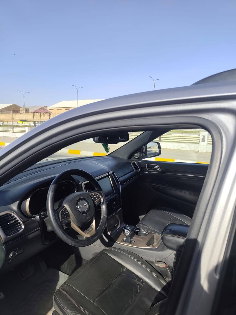 جيب كراند شيروكي 2015
رقم واسط الماني
فئت لمتد
مواصفات فول عدا الفتحه
محرك كير جديد 
حداديه جديده 
تخم تاير جديد 
السياره كامله اي نقص ما بيها ونضيفه كلش لان ما متعوبه
حادث امريكا بنيد وجاملغ  ومشدود نفس الون ما بيها صبغ 
السعر 205 وبيها مجال بسيط
للاستفسار اتصل على الرقم 
*********** غير متواجد على الفيس اي اسفسار اتصل
