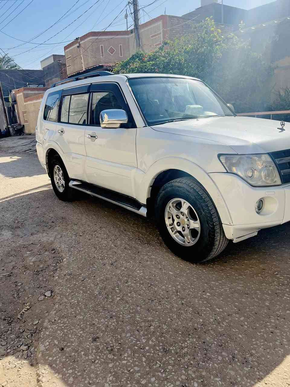 السلام عليكم باجيرو حبتور 2007 باسمي رقم اربيل سياره فول مواصفات تحكم ستيرن فتحه سقف مري شفط تبريد خير من الله كير محرك حداديه تخم تاير كله جديد الداخل بيجي جلد دشبول اسود  السياره بيهة جاملغ امامي فقط صبغ يعني بدون لا ضربه ولا شي اثر شخط بي ومصبوغ وسيارع جاهزه وحلوه مال جناي مكينه 3500 
السعر 126 وبيهة مجال مكاني بابل الحله مركز مدينه 
***********
