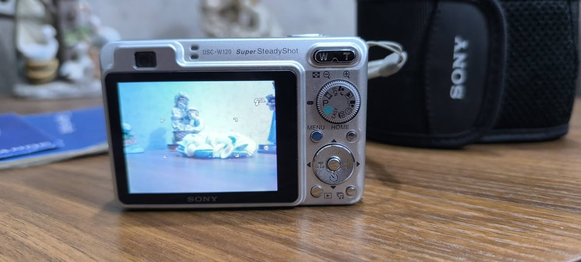 السلام عليكم
كاميرا SONY 
نظيفه وشغاله 
مع رام و حقيبه 
بدون شاحنه 
السعر 75
التوصيل 5 بغداد 6 باقي المحافظات


**إذا كنت صاحب هذا الإعلان وتريد حذفه لأي سبب، رجاءا أرسل رسالة إلى الدعم الفني**