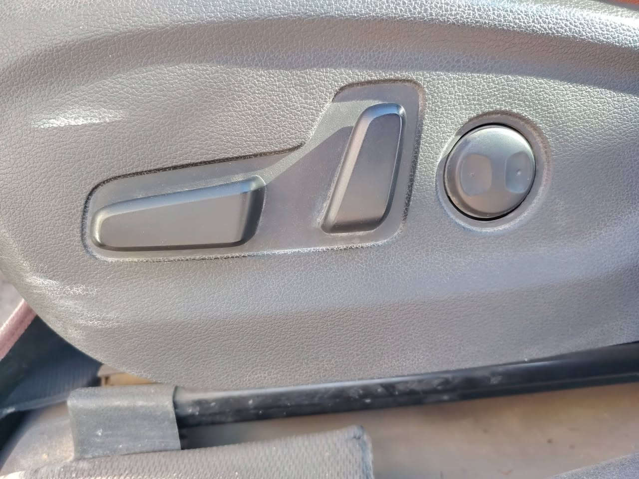 السلام عليكم اخوان
توسان ٢٠١٩ فول ١٨٠ وبيها مجال
خمس عدسات دواره 
تحكم كهرباء كشنين 
تحكم اضاءه 
ثلاجه جكمجه 
واهم شي السبير ما نازل 😁 

عدا الفتحه 

مكفوله من الصبغ والحادث 

بس بارد بقبق الجنطه 

ماشيه ١٣٩ 

سنويه لل٢٠٢٩ 

تخم تاير جديد 

باتري جديد 

حداديه جاهزه 

السياره خير من الله 

السياره موجوده بكربلاء 

***********
