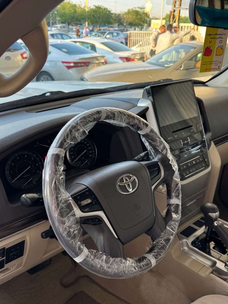 سلام عليكم
تويوتا لاند كروزر موديل 2019 السيارة كلين مابيها شي غير PDR صغير مابيها لا رصعة ولا شخط 
مواصفات GXR سنوية و هزة كلها جديدة دفتر بانزين بيها 
ماشية 150000الف سيارة مابيها نواقص 
شركة مهند 
مكان كركوك 
رقم الهاتف/واتساب:-*********** كركوك, العراق
