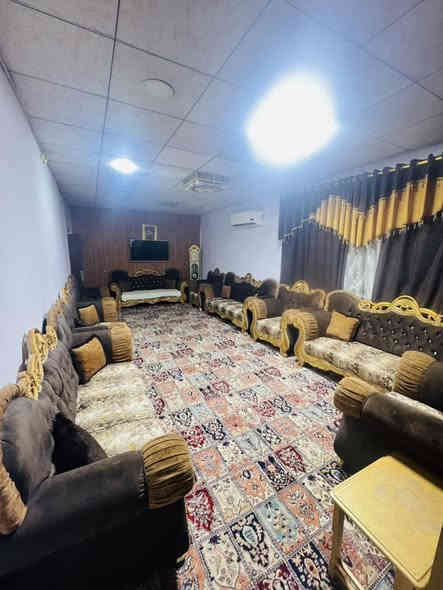 السلام عليكم غراض للبيع غرفه نوم مع دوشك  بعد جديد مامستخدم  تكمه شرط نضافه وتخم العدد 2 انجاره درجه اولى العدد 14مقعد  مع المفرش وكوشات  اليحب يستفسر  لشراي فقط 
***********
