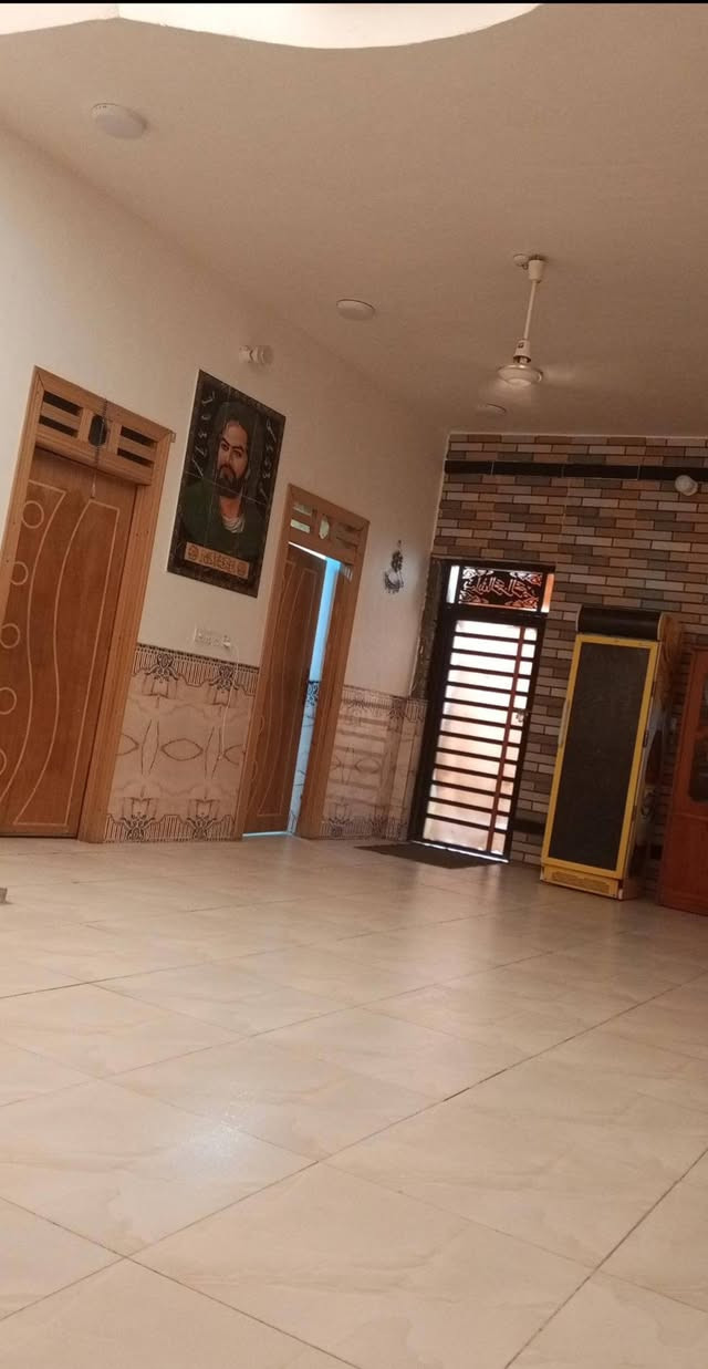 دار للبيع المساحة ٦٠٠ متر يتكون من ٣ غرف صاله  كبيره مطبخ استقبال مساحه البناء ٤٠٠ متر الباقي حديقه طارمه البناء طابوگ البيت طابقين العنوان قرب أبو رعد السيراميك حي فدك الفرع الثاني*********** الاتصال ع رقم يوجد كهرباء ماء اساله
