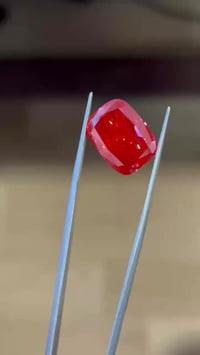 ماس أحمر • ١٢قيراط • VVS1