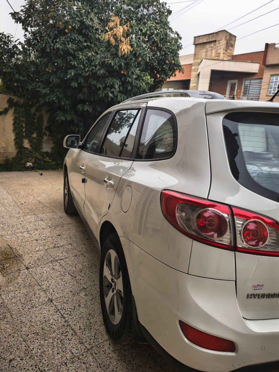 للبيع سنتافي خليجي موديل 2012 حجم المحرك أربعة سلندر المحرك مفتوح معمر شرط كير بشرط سبعة راكب بيها صبغ ربع البوند ومكانين موضح بالصور فول مواصفات مكان السيارة الموصل السعر 155 وبيها مجال للتواصل 
***********
***********
