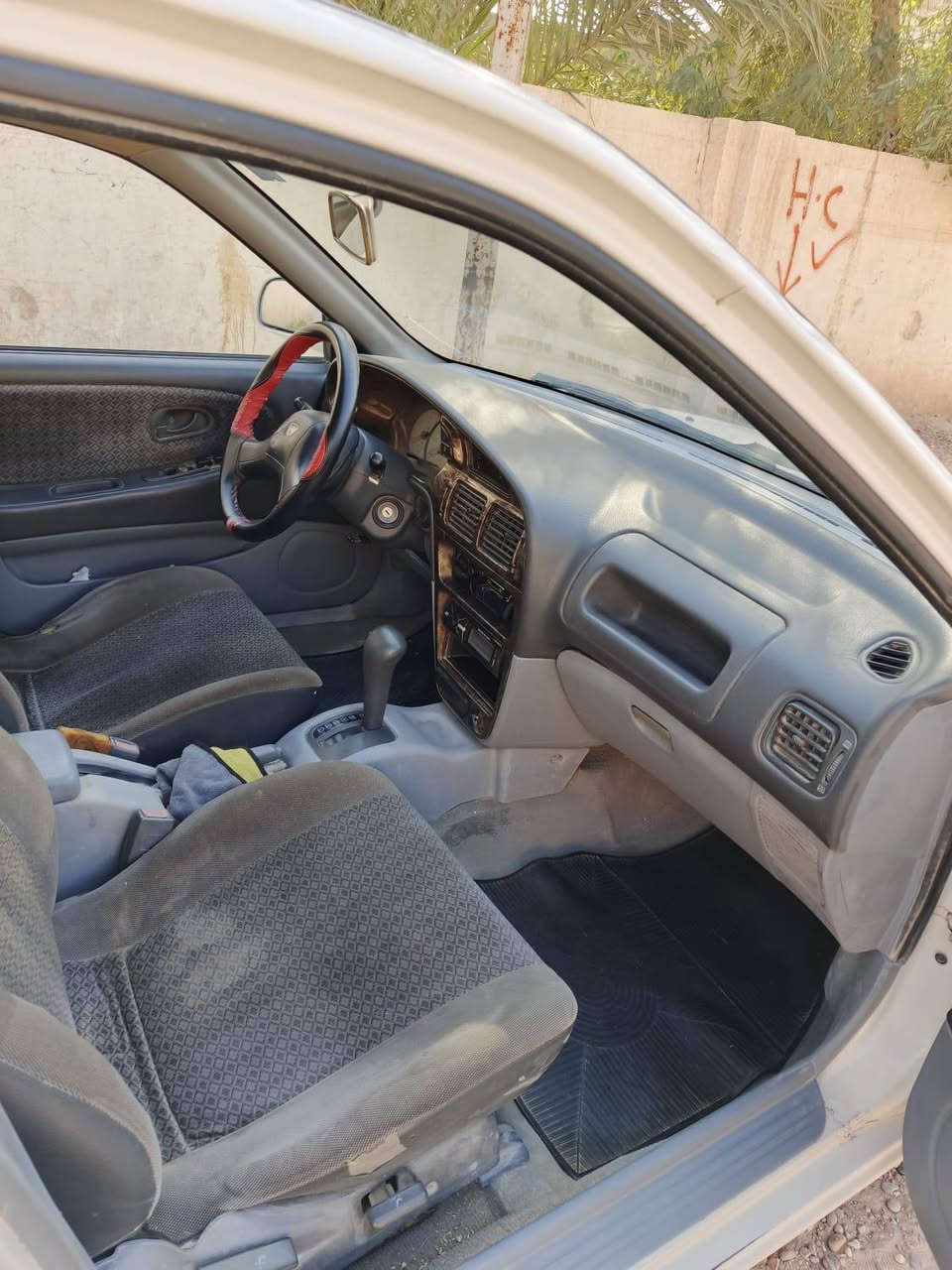 سلام عليكم سياره براتون نضيفه حيل كير محرك كله درجه اوله 
ماناقصها اي شي باقي تفاصيل الاتصال ***********
