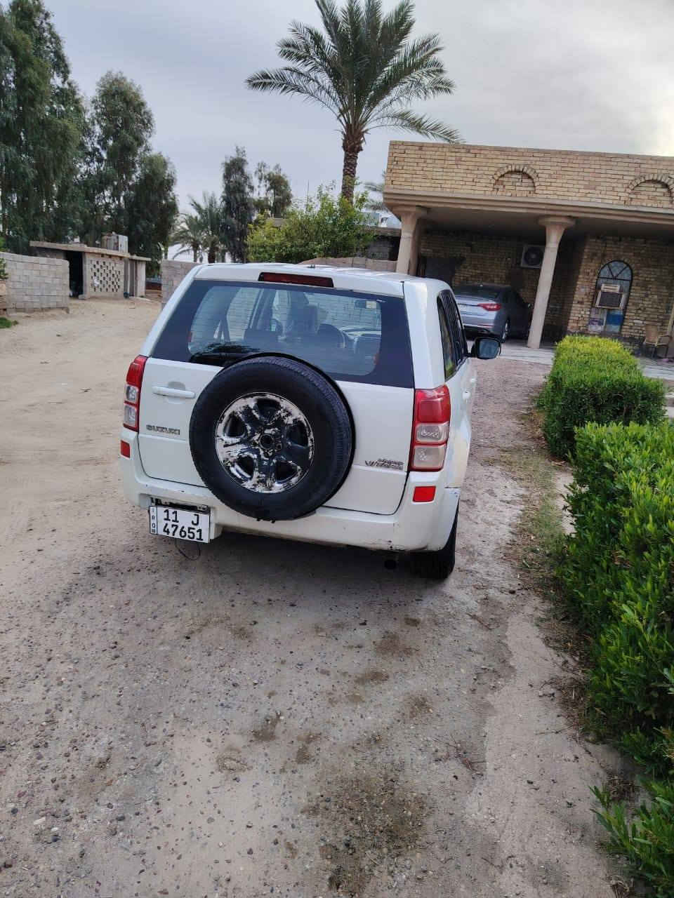 السلام عليكم
سازوكي فيتارا 2008 
محرك V6 2700 
كير ممتاز 
ضفيرة مملعوب بيها 
تبريد ثلج 
تدفئة ع البلادي 
السيارة حلوه وكاعده نواقصها قليلة جدآ
رقم بغداد جديد قبل شهر كلمته 
تخم تاير +باتر جديد السيارة بدون اي مشاكل 
مكان السيارة بغداد للتواصل ***********
سعر السيارة اتصل ونحجي بي
