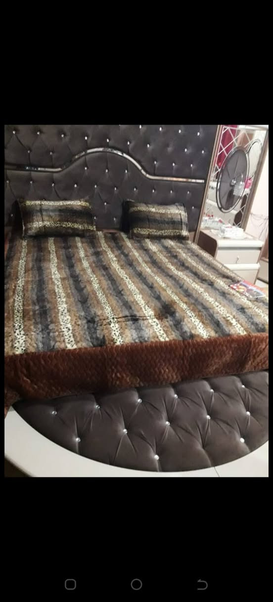 السلام عليكم غرفة تركية للبيع مكونه من 10 قطع غرفه كبيرة و عملاقه جديدة و خشبها ثقيل للاستفسار ***********
