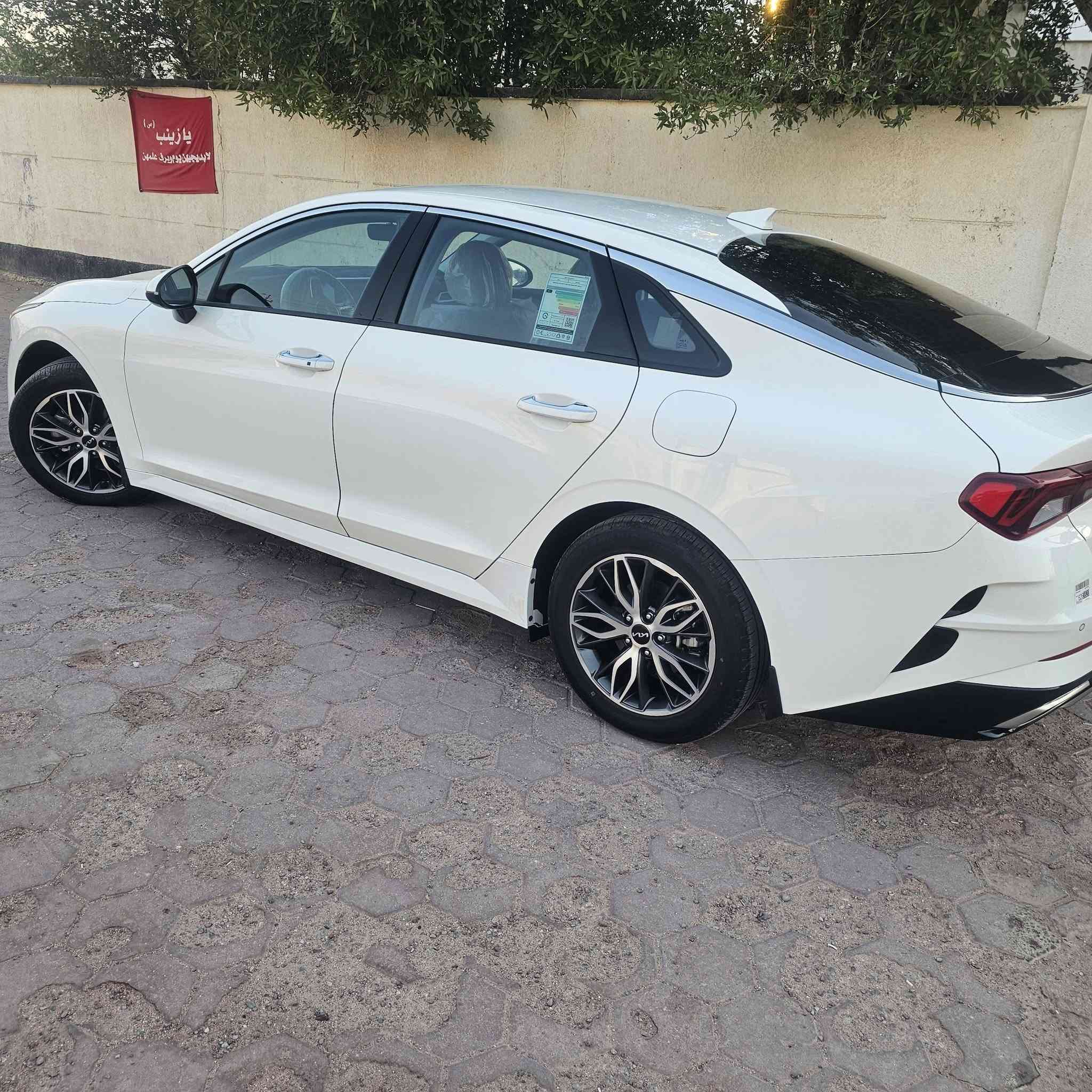 سلام عليكم 
كي فايف خليجي شركة NIM  موديل ( 2023)
فول مواصفات عدا البنوراما
1 تشغيل عن بعد ( يدات بصمه  انارة عند الاقتراب في اليدات صندوق بصمة  الصندوق ينفتح عند الاقتراب)
2 مثبت سرعه
3 سايد بريك بصمه
4 اشرات ترحيب داخل وخارج السياره
5 مرايات شفط
6 تحكم ستيرن
7 سطاب لد
8 بجم لد
9 وضعية سبورت (SPORT رياضي) واكثر من وضعية غير الرياضي
10 رقم السياره مميز
11 سياره مغلفة بالكامل(ppf)
12 مكينه 2000  دوش 
13 سياره مكينه كير حداده طخم تاير كفاله سياره جاهزه كلش
مكفوله من كلشي بيهه بارد 5 اصابع بالمدكر الامامي وطخه زغيره بالباب
ماشيه 73 الف
سياره رقم اربيل ومكانهه بالبصره
سياره باسم شركة تريد تحويل تريد وكاله
السعر ( 210 ) وبيهه مجال
الاتصال***********
