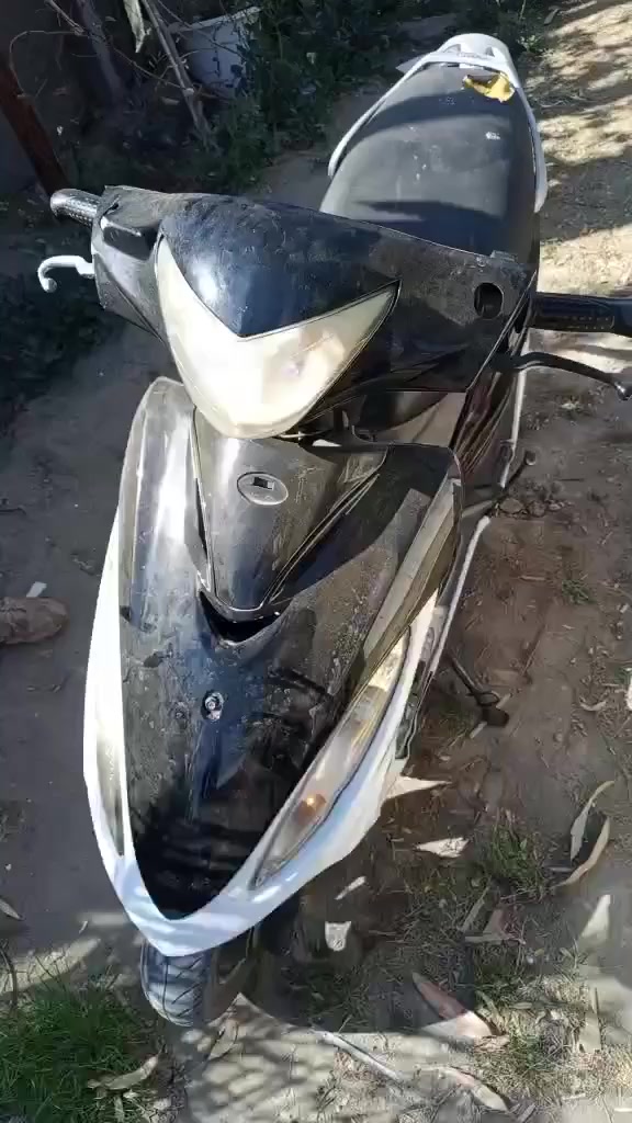 سلام عليكم دراجه كامكو دراجه ناعمه حلوه ونضيفه السعر 300 وبيه مجال حك الجيه  
***********
