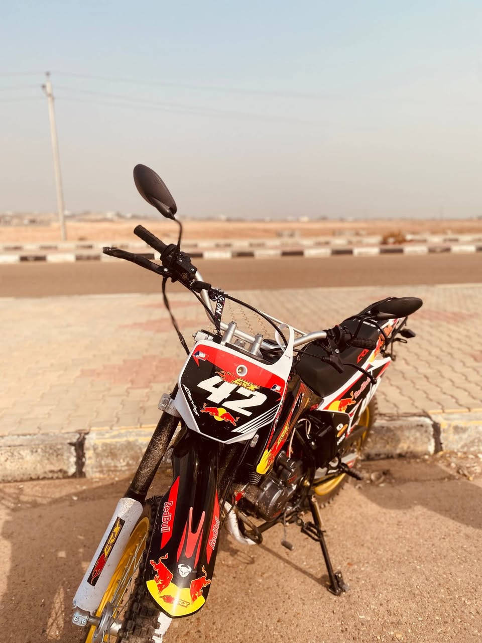 سلام عليكم قفاز موديل ٢٥ محرك 250c  سعر مليون او ٦٠٠ 
تواصل واتساب

*********** 
***********
