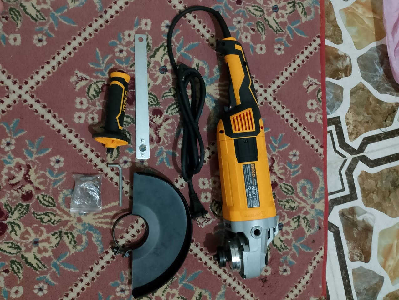 كوسره حجم كبير من شركه انجيكو جديد غير مستخدم مع كامل ملحقاتها درع ويده ومفتاح وفحمات إضافية 3000واط 230م للبيع السعر 115 قفل  والجديد 125  والتوصيل مجااااااااني موبايل ***********

