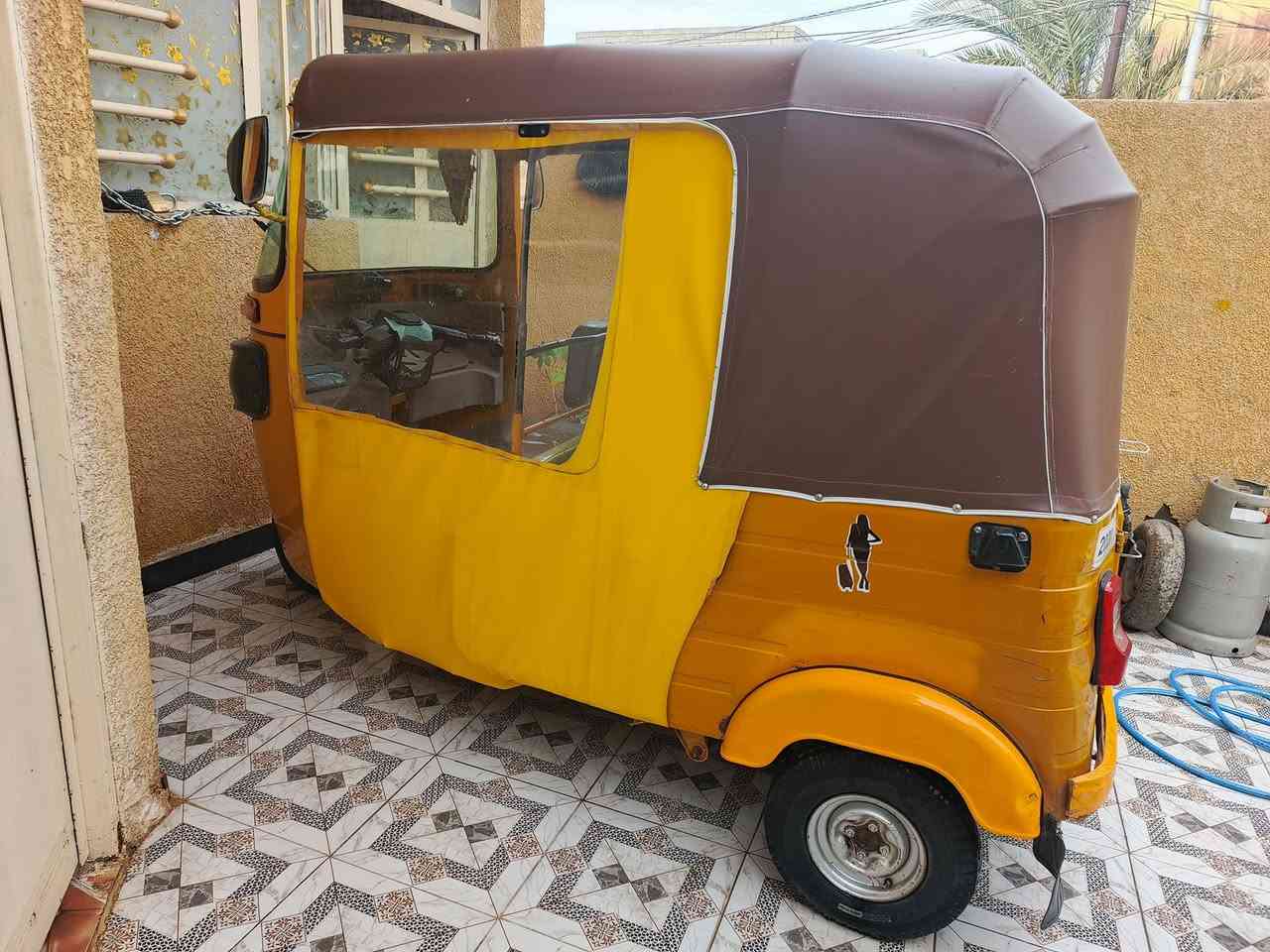 السلام عليكم اخوان تكتك للبيع الرقم انكليزي وبسمي  والتحويل ثاني يوم العنوان ديالى بعقوبة السعر ٦ ورقم ***********
