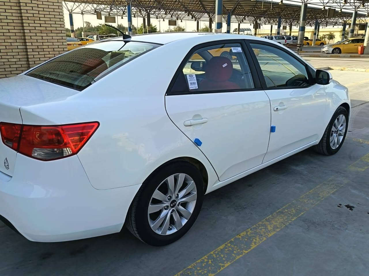 السلام عليكم ورحمة الله وبركاته
كيا سيراتو موديل 2013 خليجي رقم بصرة الدولي تحويل مباشر سنوية جديدة لغاية 2030
السيارة مكفولة كفالة عامة ضربة وصبغ وتبديل وفتح وخياس 
محرك 1600 دوش شرط مامفتوح كير شرط الفحص 
حدادية 100\100 سيارة جديدة وجاهزة 
مواصفات السيارة إشارة بالمراية تحكم ستيرن كامرة تبريد ثلج تدفهه شغالة 5 ويل كب اصلي بلاجكتور دواخل لونين وباقي المواصفات المعروفة 
مكان السيارة الناصرية قرب كراج بغداد السعر {105} 
للاتصال {***********}
