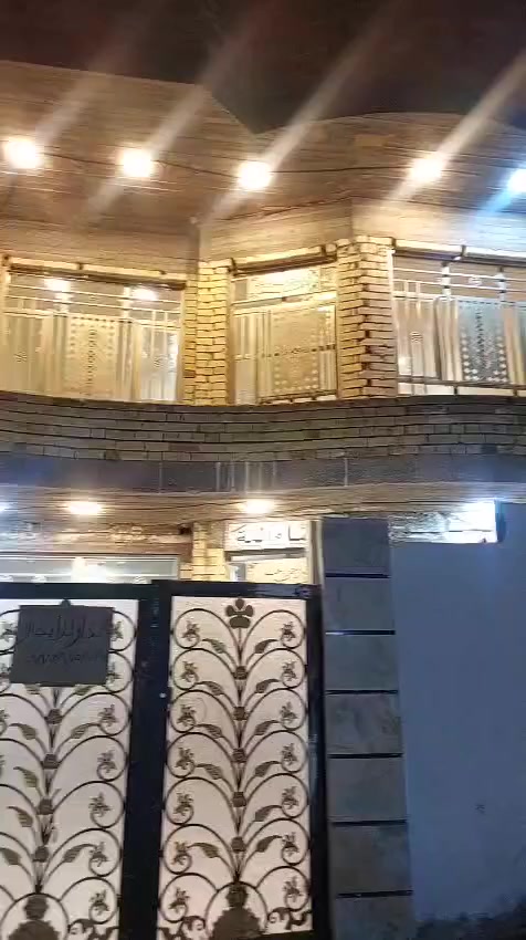 سلام عليكم  عندي بيت للأيجار بمنطقة الرئاسة
طابقين وبي ثلاث غرف نوم والبيت نظيف   
***********
