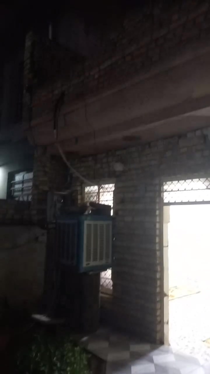 مشتمل  ١٠٠ متر طابو زراعي سند ٢٥   بناء حديث 
 المشتمل طابقين الطابق الثاني لحد الشبابيك اما الطابق الأول جاهز 
غرفه وصاله ومطبخ واستقبال  مجمع صحي منور داخلي حديقه مرتبه مثل ما مبين بل تصوير 
موقع الدار حله ورديه خلف مضيف الشيخ المرحوم عادل العشم 
كافه الخدمات ماء كهرباء تبليط يبعد عن الشارع العام  ٥٠٠ متر 
وسط حي سكني 
للاستفسار الاتصال  ***********
