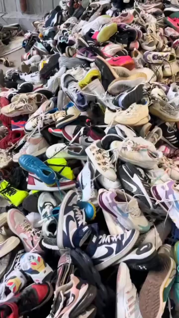 #Usedbrandshoes factory wholesale Original brand tekkies 

#UsedbrandSneakers
 #Usedbasketballshoes
 #Secondhandshoesfactory
 #UsedMensportshoes 
 #usedInternationalBrandShoes
 #二手鞋厂 #旧鞋出口 #secondhandclothing


**إذا كنت صاحب هذا الإعلان وتريد حذفه لأي سبب، رجاءا أرسل رسالة إلى الدعم الفني**