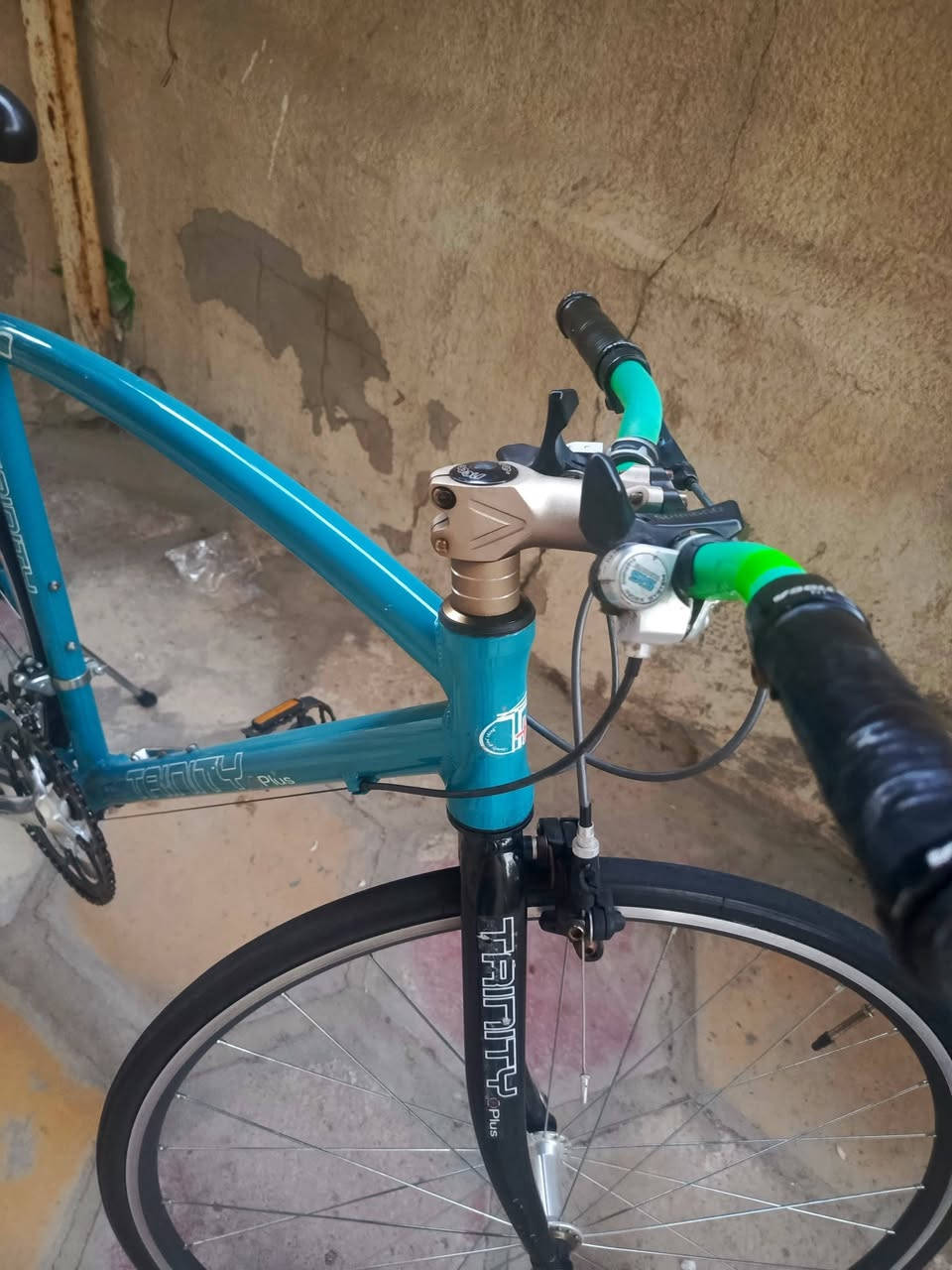 السلام عليكم ، بايسكل كندي سباق كندي ماركة ستار بلس أعلى فئه بالدرجات  الهوائيه اللمنيوم بالكامل كمبريودات خلفي امامي مقعد كندي ماركة ستار سستم شيمانو مكاني شارع تموز السعر 230
***********
