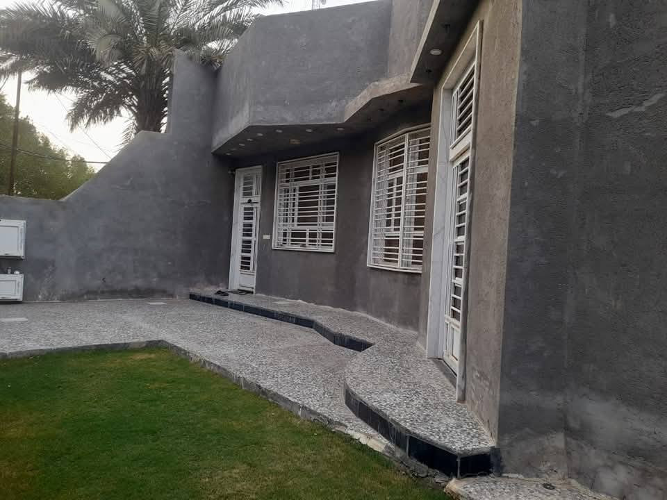 اللهم صلِ على محمد وال محمد
دار للبيع المساحة 340 متر طابو زراعي سند 25 تحويل مباشر مكانه جزائر خلف بانزين خانه مرجان شارع التانكي يبعد عن شارع العام 250 متر البناء حديث سنه البناء 2022
 (( الدار يباع مع الأثاث ))الاستفسار الاتصال علي الرقم ***********
