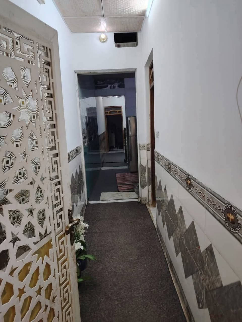 ياالله
سلام عليكم
البيت البيع طابو صرف 
مساحه ((100)) متر طولاني بناء عكاده
يحتوي البيت على استقبال وصاله وغرفتين 
نوم وصحيات داخليه وصحيات خارجيه
ومطبخ كبير 
حي صحفين مربع ثالث 
البيت نظيف وجاهز السكن 
سعر وباقي تفاصيل إتصل
((***********)) ((***********)) 
اخوكم أبو عراق...........................
