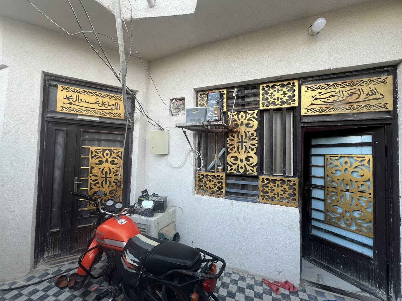 اللهم صلى على محمد وال محمد

بيت  للبيع 🔥🔥🏠
100 متر كربلاء خلف مرقد الحر 
منطقة السواده حي السجاد الثاني 
سند 25 اقرار قاضي مع صاحب السند 
واجه 8 متر نزال 12  متر
طابق واحد بناء درجه اولى طابوق جمهوري
يتكون البيت من استقبال 6*4
و غرفه 5*4
وملحقات مطبخ وصحيات خارجيه وداخليه 
شارع 7 متر كامل خدمات مجاري ومي وكهرباء ومولد ذهبي

باقي التفاصيل داخل الفيديو والصور

للاستفسار عن السعر اتصال 

***********

صاحب الدار بدون وسيط
