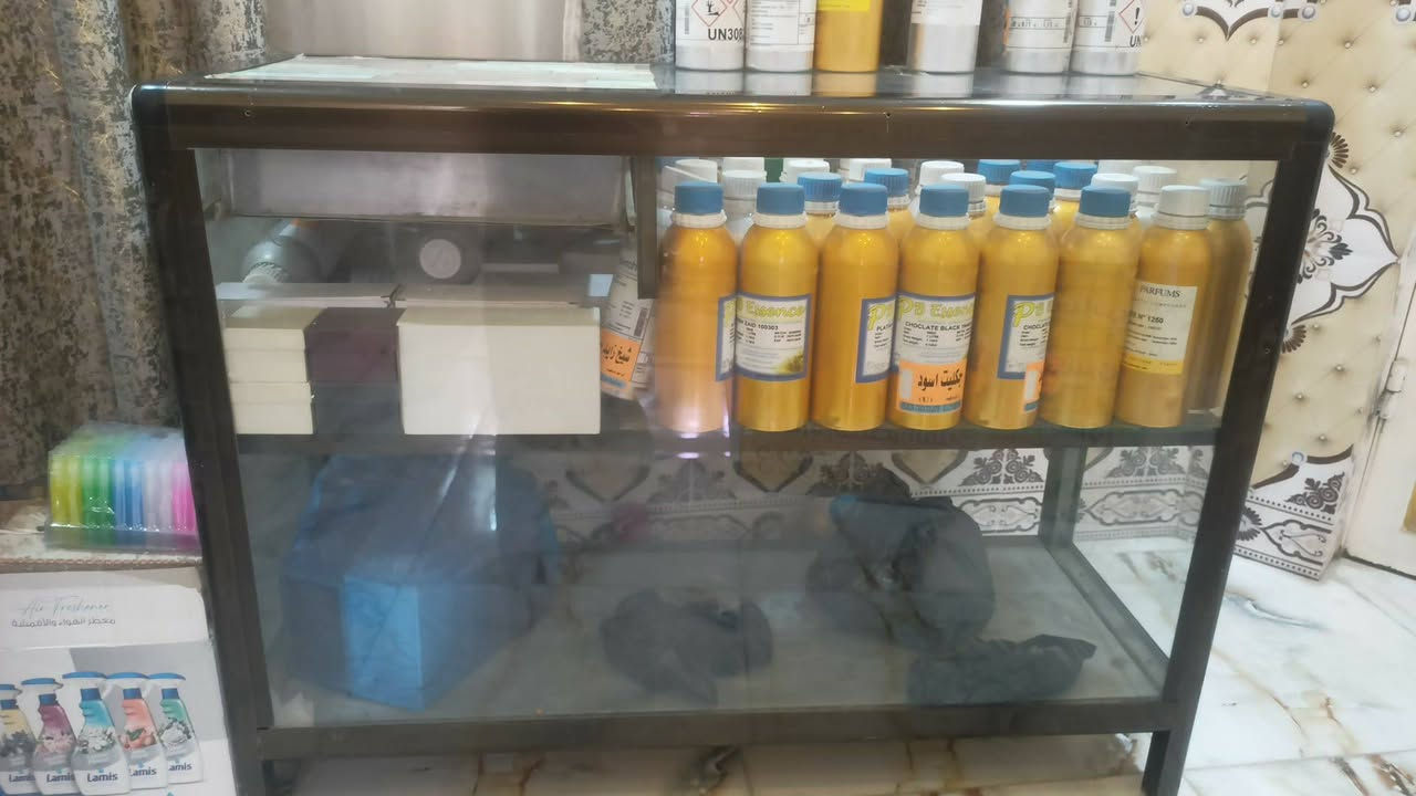 للبيع ميز سعر 50 عنواني ناصرية مركز حي الفداء شارع المدارس ***********
