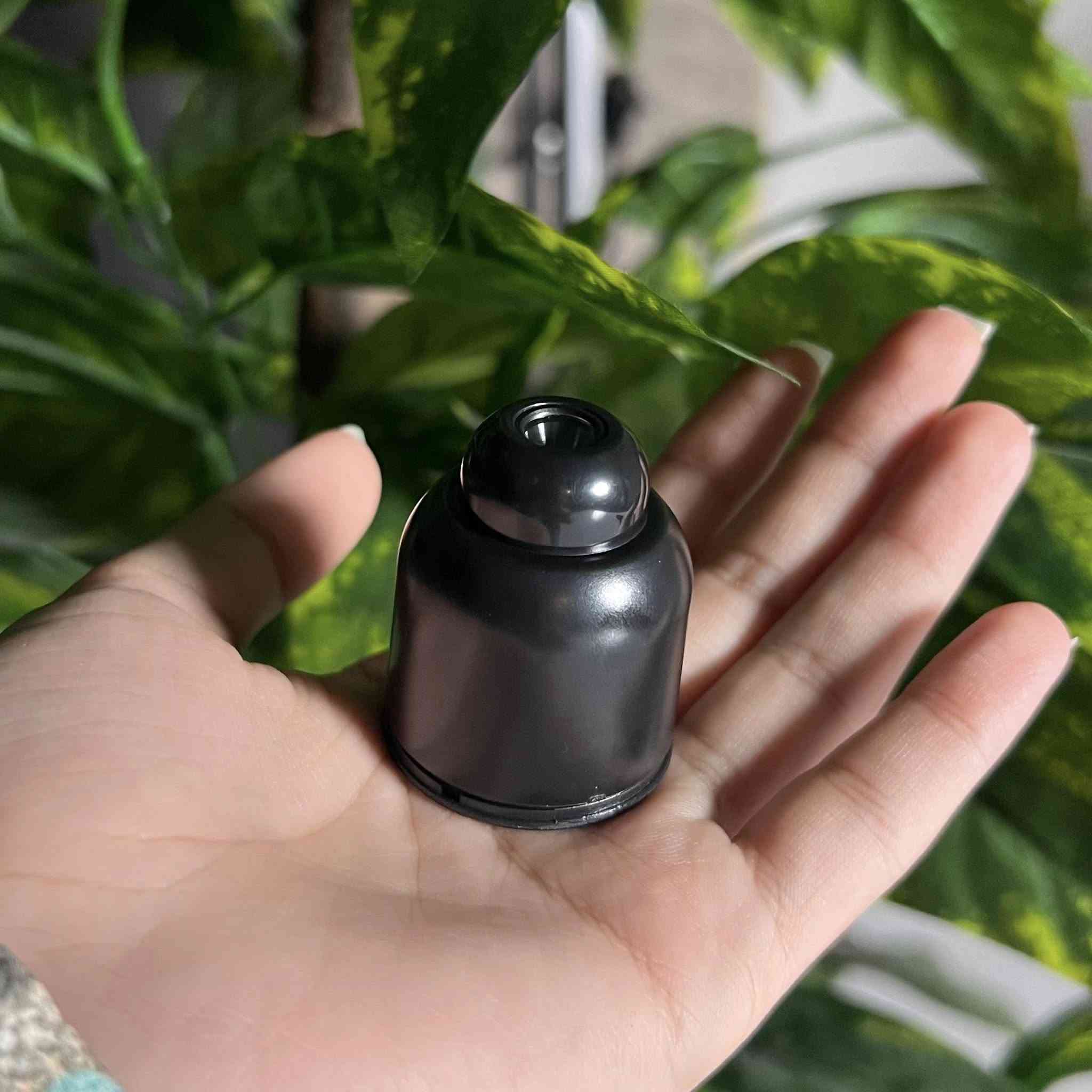 كاميرا مراقبة WiFi صغيرة HD مع تطبيق Z-IOT CAM
كاميرا فيديو تعمل بالكهرباء عالية الدقة تعمل عبر الواي فاي، تُستخدم بسهولة من خلال تطبيق الهاتف لمتابعة الفيديو مباشرة.

• تدعم الاتصال عبر WiFi لعرض الفيديو على الهاتف

• تصوير فيديو بجودة HD

• تعمل مع تطبيق Z-IOT CAM للتحكم والمتابعة

• إمكانية الاتصال المباشر عبر نقطة اتصال (Hotspot) الخاصة بالجهاز

• تصميم صغير وسهل الاستخدام

• تحتوي على وظائف تصوير وفيديو

• نوع المنتج: كاميرا WiFi
• جودة الفيديو: HD Video Camera
• التطبيق: Z-IOT CAM
• الاتصال: WiFi / Hotspot (ZIOT)
• الأزرار: تشغيل / إيقاف / إعادة ضبط (Reset)
• المؤشرات: ضوء أحمر وأزرق لحالة التشغيل

محتويات العلبة:
• كاميرا WiFi
• كتيب تعليمات
• بطاقة QR لتحميل التطبيق


**إذا كنت صاحب هذا الإعلان وتريد حذفه لأي سبب، رجاءا أرسل رسالة إلى الدعم الفني**