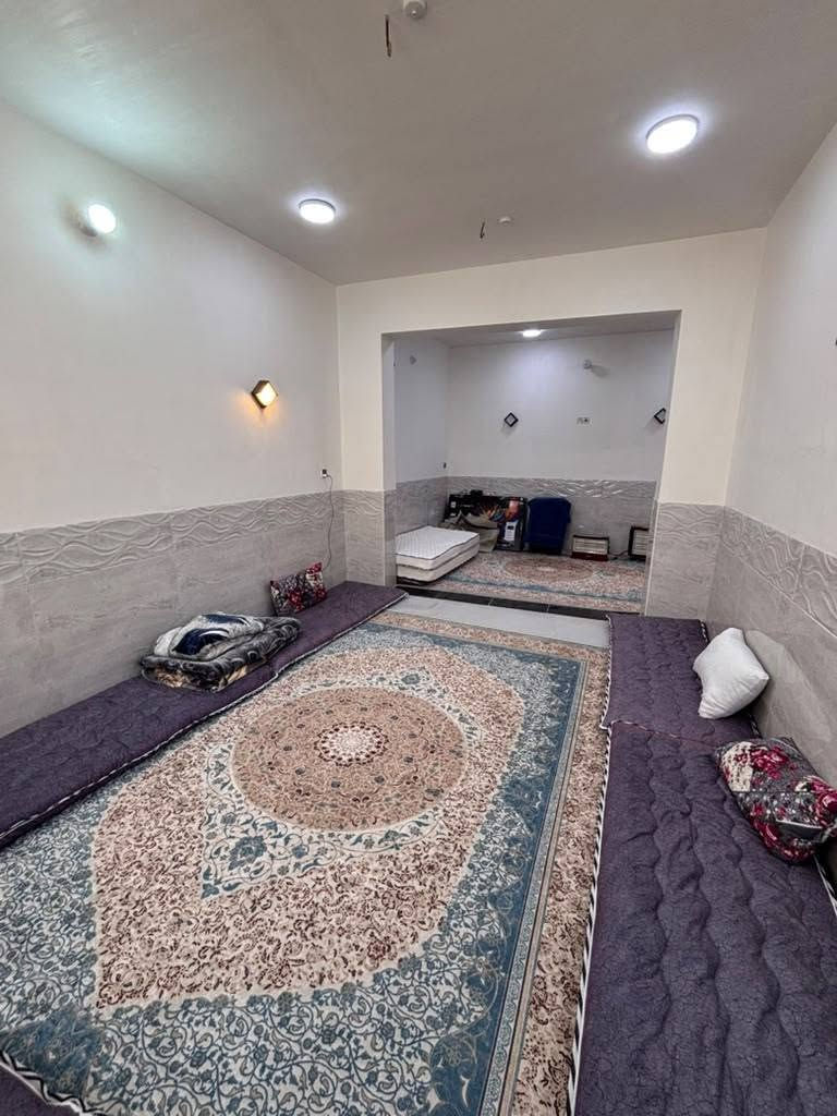 بيت للبيع مساحه 100م بناء جديد طابوق جمهوري طابق واحد
غرفه ١
ستقبال 
صاله 
موثث كلشي جديد العنوان كربلاء البوبيات شارع المطبعه ***********

