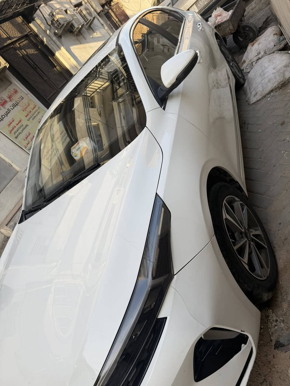 سلام عليكم للبيع كي 3 موديل 22 ماشية 50 السيارة نضيفة رقم اربيل بيها بارد بالجاملغ كد  شبو وطختين موضحات بالصورة ما مسويهن  عنواني صليخ *********** السعر 133 وبيها مجال بسيط
