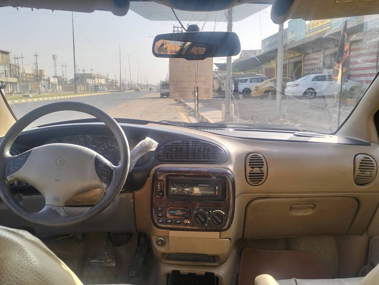 دوج كرفان
الموديل 96
كير تعليك مثل اليوكن
فئة السيارة طويله مو بتره
7 راكب
2 باب سلايد 
4 جام كهرباء
3 قطع تبريد
تخم تاير جديد 
سبير تعليك 
مسجل اواكس بلوتوث راديو
السيارة جاهزة من كلشي وبالواقع احلا 
السعر 35$
الشراي يتصل وبي خير ويدلل
***********
