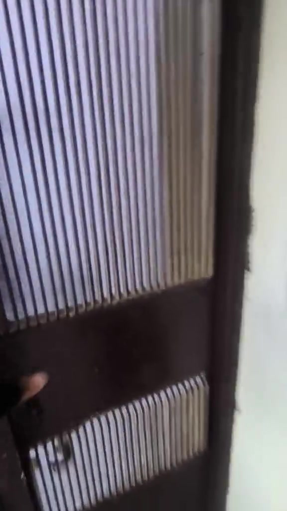 بيت للبيع بسعر جدا مناسب 

مساحه 200 متر كاطون الرازي قرب جامع سعد 
البيت متكون من طابقين الطابق الاول  غرفتين نوم وصاله واستقبال ومطبخ + كراج الطابق الثاني غرفتين نوم وصحيات 
البيت بناء قديم بس كله محدث الفوك مشتغله جديد والجوه كله مشتغله سيراميك وصبغ وسقوف ثانويه الطابق الفوك بناء حديث سيراميك وبوب حديد درجه اولى شبابيك حديث البيت خير وبركه طابو ملك صرف اريد ابيع مستعجل
تحويله ثاني يوم بيع فقط ما اراوس الخاص مفتوح وهذا رقمي ***********
