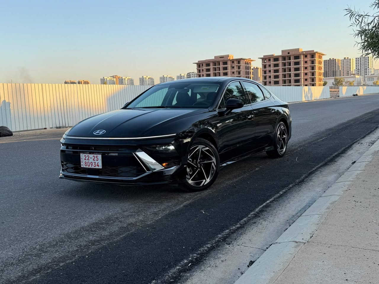 هيونداى سوناتا 2024
‎‏ HYUNDAI Sonata 2024 
‎ حجم المحرك 4cylinder 2500 
‎ اللون اسود )
السياره ماشي 16 ميل فقط 
السياره بدون صبغ ( بدون ضرر نهائيأ) فقط جملغ مفتوح و راجع نفسه بلادي 
بانوراما ( فتحة السقف ) 
بصمة تشغيل 
‎ تشغيل عن بعد  
‎لايت زينون + LED متصل 
ويل كروم مميز 
كشن كهربائي 
‎ بك لايت LED متصل 
‎ دخول بصمة ذكي 
‎ اشارة في المرايا الجانبية 
‎ هاند بريك كهرباء 
‎ دشبول شاشة ديجيتال متصل 
‎ شاشة Apple Car play 
‎ كاميرا دوارة 
‎الانارة الداخلية LED 
‎ مثبت السرعة Cruise 
‎ المودات والاوامر الصوتية 
‎ا Bluetooth    
‎حركة المقاعد الأمامية كهرباء 
‎ تبريد شاشة مناخين منفصلين 
‎ قطعتين تبريد 
‎ أوضاع القيادة Drive Mode 
‎ أوتو هولد Auto Hold  
‎ نظام مانع الانزلاق 
‎رقم كاتي اربيل - تترقم ( اربيل - دهوك سليمانيه )
السعر 184  
تكلفة الرقم 12 ورقه
☎️***********☎️***********

