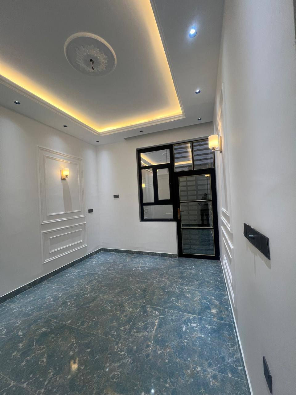 دار للبيع مساحه 100م طابقين حي النداء شارع المجمعات قريب من شارع كربلاء والمنتزه النجف الكبير
التفاصيل
3 غرف نوم 
3 صحيات
استقبال
مطبخ صاله
بناء درجه اولى
للاستفسار ***********
