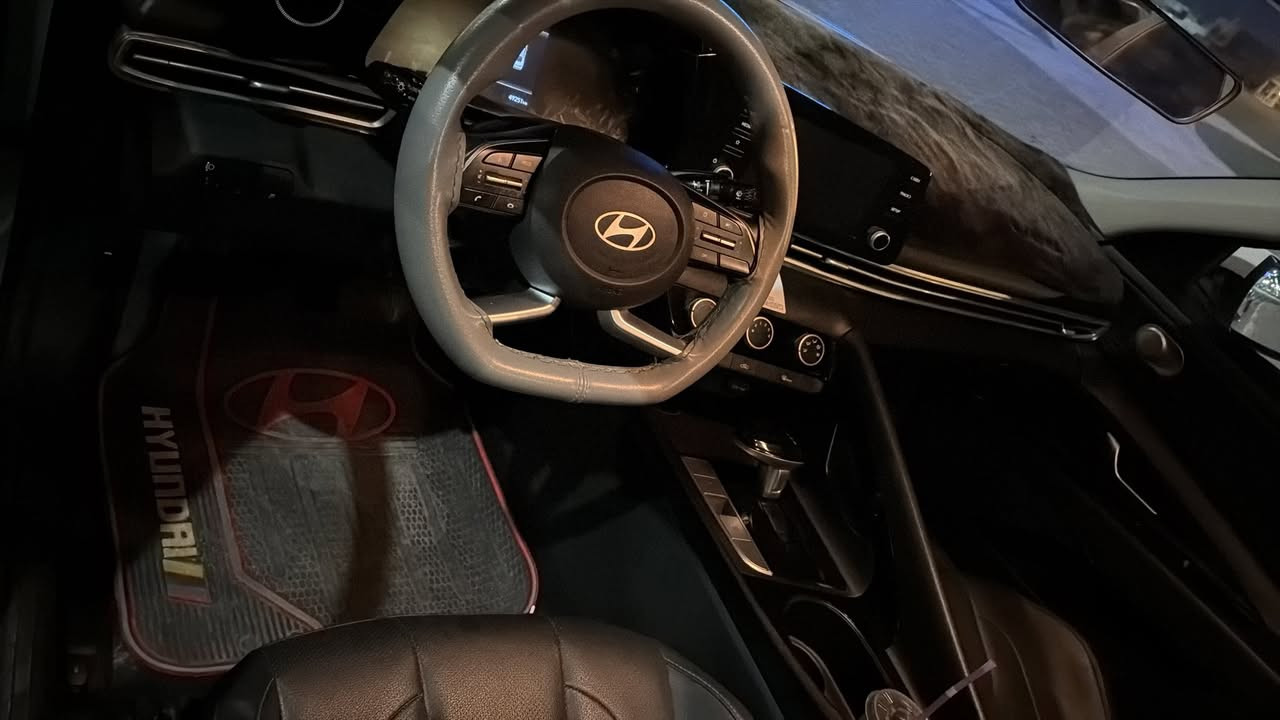 سلام عليكم الإنترا للبيع مديل 2024 تجميع صيني سياره مكفوله كفاله عامه ما عدا طرف بنيد بارد ماشيه سياره 48 رقم الهاتف ***********
