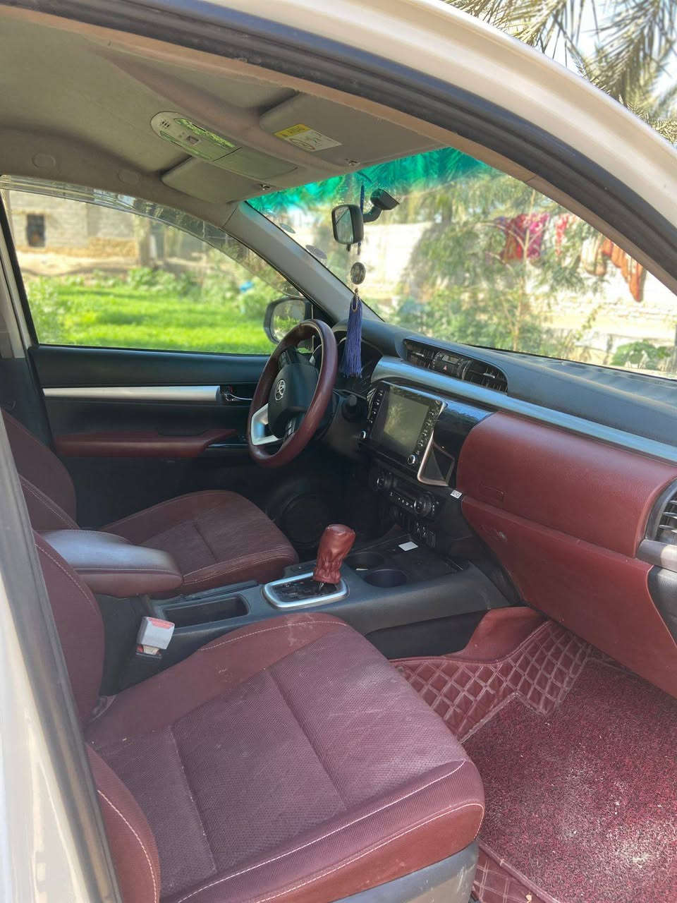 السلام عليكم بيكم للبيع موديل 22 بيها بارد بالشاملغ الامامي قد شبر السعر 275      ***********
