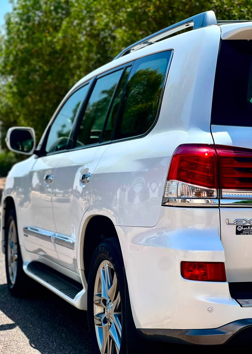 السلام عليكم لكزز 2013
السياره باسمي تحويل مباشر رقم بغداد مميز الجديد وسنويه جديده 

LX570 spor S

مواصفات فول 1/1 

فتحه سقف

لايت زنون  

كشنات جلد + كهرباء

مري شفط  

جكات تصعد تنزل 

خمس بصمات 

جنطه كهربائيه 

تحكمات ستيرن 

كشنات حار بارد

تشغيل عن بعد 

رادارات جوانب 

رادار امامي 

مثبت سرعه 

تحديد مسار 

مانع تزحلق 

7 راكب 

3 قطع تبريد

كشنات تدفئه تبريد 

كامرات محيطيه 

زراك لايت 

___________________________

والسياره جديده بمعنى الكلمه جاهزه من 

كلشي للأخير استعمال شخصي  

***********

