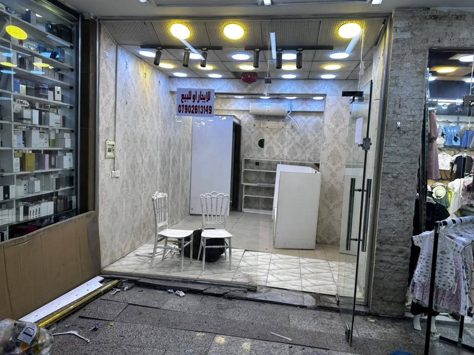 محل للبيع او للايجار في منطقة الكرادة داخل شارع العطار افضل شارع تجاري ومجمعات مجاور الكوخ مساحة المحل ٣*٥ للاستفسار الاتصال على *********** 
ملاحظة الي يدخل يتسوق من الكوخ لازم يخرج ويمر على المحل (المحل في مجمع حلم العائلة )
