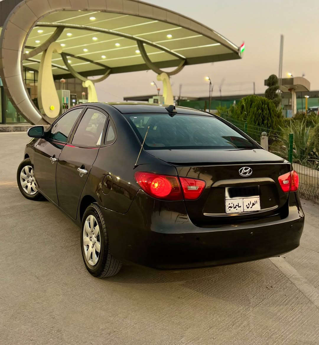 بسم الله الرحمن الرحيم(***********) 
Honda Elentra 2010 eco   ڕەقەم سلێمانی 
هۆندا ئەلێنترا ٢٠١٠ مواسفات ئەمریکی مەکینە گەورە
ئیکۆیە شاشەیە حاسەیە گێچ زینۆنە لایت ڕەشە
کوشن جڵدە ناو زەردە ئۆتۆماتیکە چەکمەجەیە
بلاجکتۆرە تعدیل سورعەیە جام کارەبایی یەدە نیکلە
ڕەقەم سلێمانیە سەنەوی بەسەرچووە ئەوەلیات بەشەرت
 ٢٤٠ هەزار غرامەی لەسەرە وەکالەی بەناوی خۆمە
سەنەوی نوێ ناکرێتەوە لەبەڕاد دەرناچێت دینگێکی گۆڕاوە
واتا نوێ ناکرێتەوە و بەناو ناکرێت ئەوەلیاتی بەشەرتە
ڕەقەم و سنوی اصلی لەگەڵە وەکالەی بەناو خۆمانە
بۆیاغ عام کراوە لەسەر کاڵ بوونەوە زۆر ڕێک و پێکە
یەک چاڵ یەک قوپاوی و شوختی نییە سەیارەکە
پێشی کەمێک لێدرانی هەیە لای سەیاق ئێرباگ نەتەقیوە
شانسی و سەرە دەبڵ نەگرتوو بەشەرت 
گێڕ و مەکینە و کارەبایی بەشەرت ١٠ فیتەر 
یەک دینار مەسرەفی تێدانییە سەیارەکە زۆر مەزبووتە
تەبرید سارد و گەرمی مەزبووتە تەقە و رەقەی نییە
سعری ٥٦ گەڵا و مەجالێکی کەمی هەیە شوێن ڕانیە
‎*********** ڤایبەر و واتسئاپی لەسەرە رانية, السليمانية
