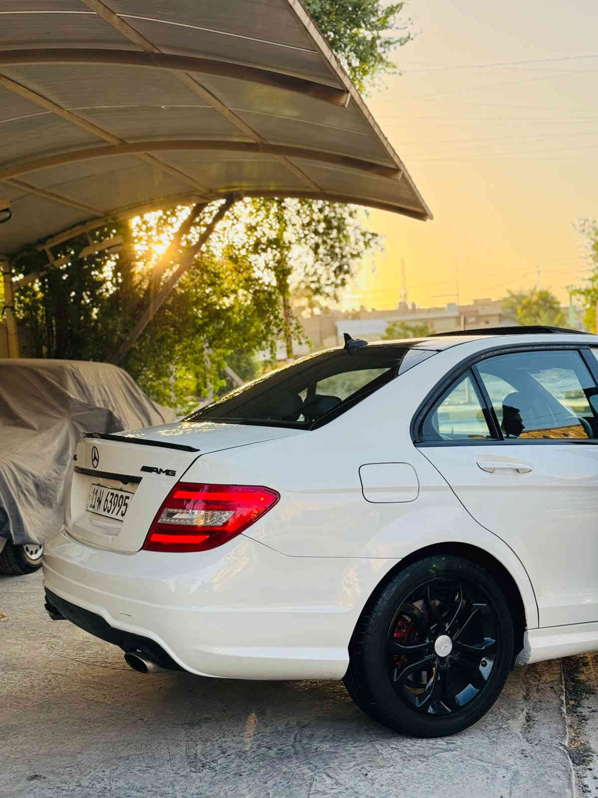 السلام عليكم C350 2012 

الحادث بنيد بدون دواخل 

‎المواصفات: 

‎- فتحة سقف SunRoof 

‎- شاشة وسائط و شاشة معلومات

‎- كاميرا خلفية

‎- داخل اسود

‎- شفتات ستيرن

‎- كشنات جلد تحكم كهرباء

‎- كشنات خزن Memory

‎- كشنات تدفئة 

‎- تبريد قطعتين منفصل

‎- اشارة بالمري 

‎- ستيرن تحكم كهرباء

‎-ماوس تحكم شاشة

‎- سستم صوت هارمن HarmanKardon

‎- ثلاث وضعيات قيادة Sport

‎- مازدات مع بك لايتات AMG 

‎- دوسات و دعاميات AMG

‎تخم تاير جديد و صدرها لوك و التبريد ثلج

‎السعر15.000$ ورقه بيها مجال 

عنواني بغداد المنصور

الرقم  

***********
