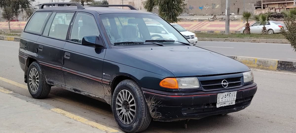 السلام عليكم ورحمة الله وبركاتة اوبل استرا موديل 1994 حجم 16 ما بيها اي قطرة صبغ شرط لا مصلح لادواير ولادوسات وضع شركة السيارة من الدعامية لي الدعامية كلها تدفئة شغالة تبريد بيها  ينرادلو صيانة نظام ABS اير باك محرك شرط ماشاء الله باتري جديد تايات جدد قفل مركزي ريمونت سيارة حيل نضيفة والله شرعي موجود بل موصل دوشمة كاملة سيارة برغي ما يعوزها مكاني الموصل الايمن شراي خابر وتدلل ***********
