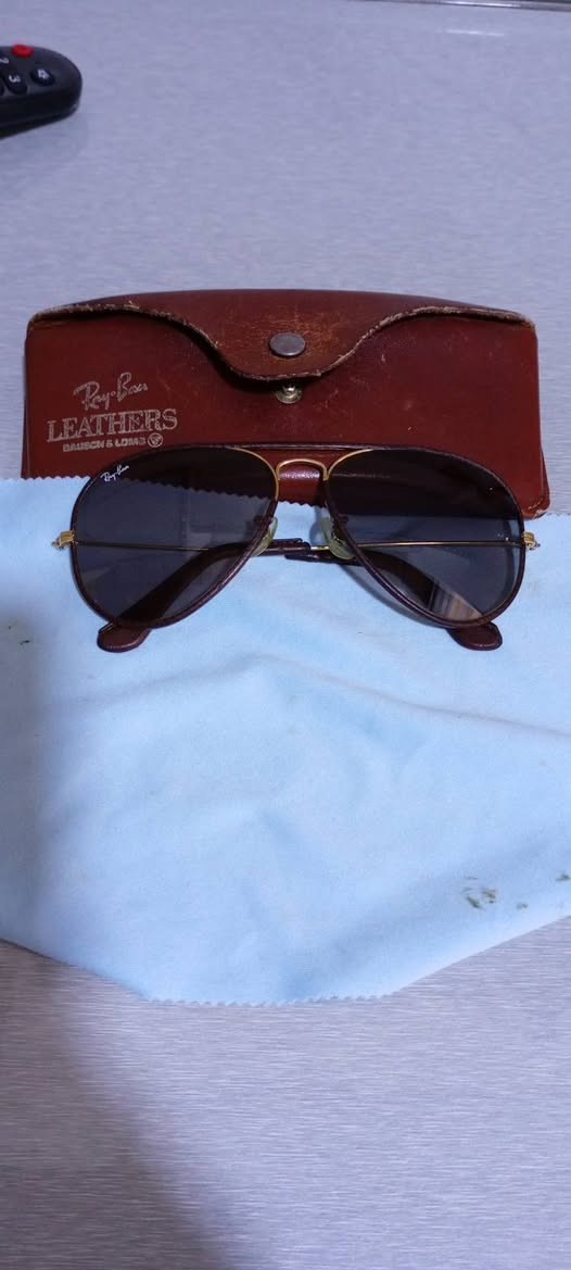 نادره جدا
راي بان امريكي اصلي بوش اند لامب

نظارة نهارية وليلية

ايطار مطلية بالذهب، تجليد ليزري

عدسات سميك جدا
فلتر: uv400 لحماية العين من أشعة فوق البنفسجية

عدسات فوتو؛  يتغير اللون تحت أشعة الشمس

نضيفه جدا جدا ، 

قياس 58

انتاج قديم متوقف التصنيع

للإستفسار واتس اب: ***********
