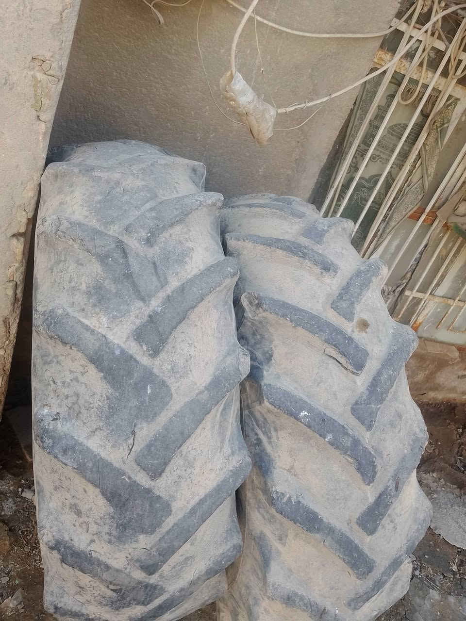 زوج تايرات نضافه 75/100الحجم 24مال عنتر ويل محور دبل امامي
لاستفسار ***********
