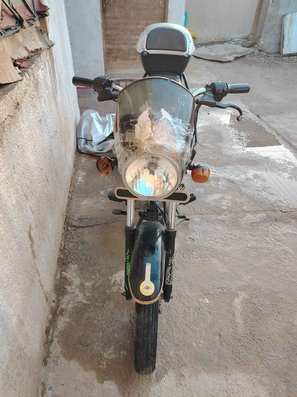 دراجه بوكسر هنديه للبيع أوراق وكيلها سيد خلدون السعر 900وبيها  مجال الاستفسار ع الرقم ***********
