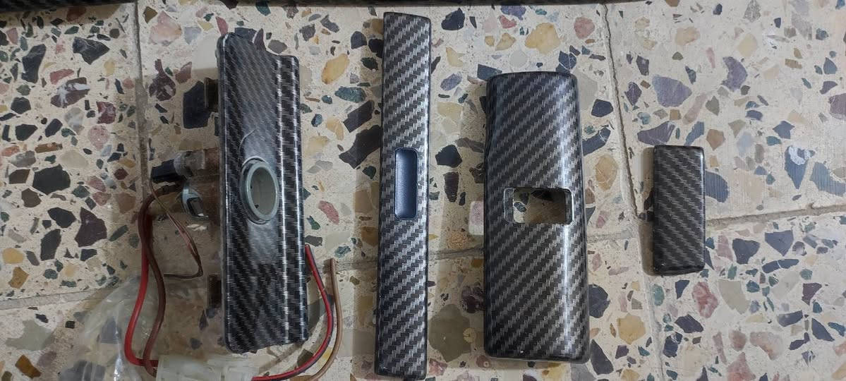 السلام عليكم 
للبيت سستم دواخل خفاش كاربون فايبر اصلي شغل يابان مو لاسق سستم كامل 4 بوب دشبول مع قطع الفرس كاملة أمامي خلفي  11 قطعة السعر 250 
للاستفسار ***********
