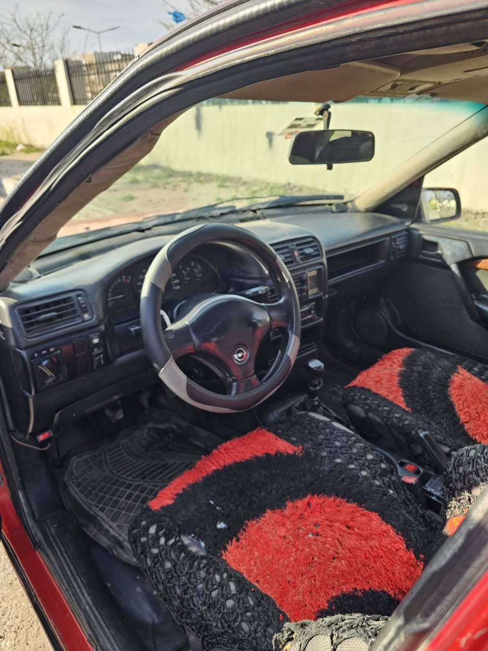 اوبل 1992 محرك 20 سنتر لوك بدون صبغ جديده رقم كركوك مشروع وطني فتحه سقف كلها عل بلاد كهربائيات كلها شغال وتخم تايرات جديد سعر 40 بي مجال قليل ***********
