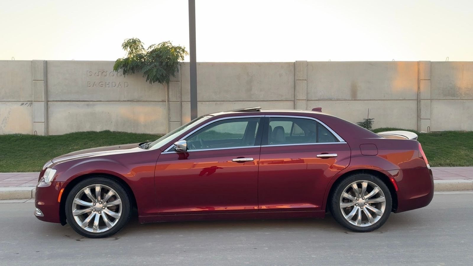 السلام عليكم..
كرايسلر اوباما 2017 كلين تايتل بدون صبغ بدون بارد ماعدا الدعاميه الاماميه اني صبغتها وصورها قبل الصبغ موجوده وبيه رصعه بالهلال جاملغ الخلفي 
مواصفات C
بانوراما
كشنات جلد كهرباء 2
كشنات تدفئه تبريد
شاشه ابل كار بلي
برده خلفيه
ستيرن صاج كهرباء 
ميموري خزن
دوسات نيكل
مري قلاب 
فول مواصفات عدا الرادار
السياره جديده بدون اي نقص ماشيه 115 الف ميل باامريكا ماشيه جانت 70 الف ميل رقم دهوك بااسمي رايدها ب 247 $ وبيها مجال مكانها بغداد اليرموك للأستفسار ***********