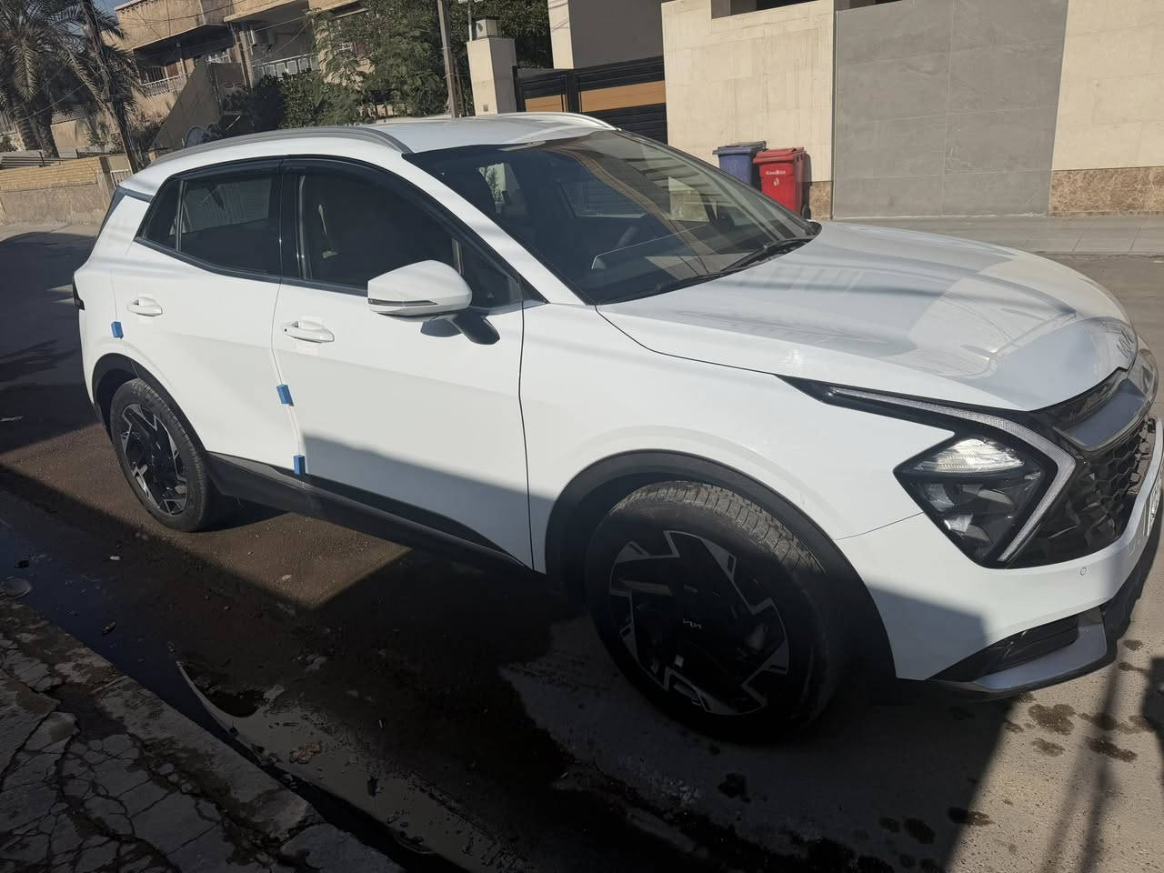 السلام عليكم…
سبورتج للبيع موديل 2024 رقم اربيل بأسمنه السياره كفاله من الضربه والصبغ والبارد ماخذيهه زيرو على ادينه من شركه الق تاج البنوك ماشيه 47 كير مكينه كفاله من كلشي 
المواصفات/
1_بصمه
2_كشنات كهرباء 
3_جنطه كهرباء
4_داخل ابيض 
5_تدفئه كشنات 
وبعد هواي مواصفات بيهه وعلى وضع الشركه السياره سبير منازل بصمات عدد2 تريد تحويل وكاله حاظر مكان السياره بغداد 
السعر/224$
للاستفسار/***********
