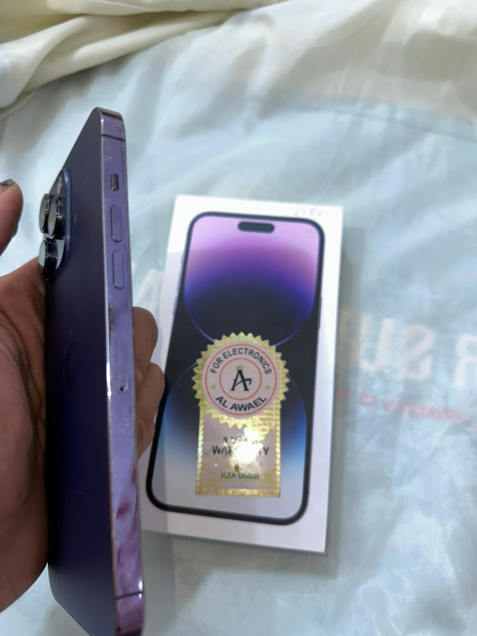 السلام عليكم ايفون 14بروه ماكس دبل شريحه شرق اوسط ذاكره 256بطاريته85جهاز كفاله كلشي ما مستبدل بيه كامل ملحقاته مكاني بصرة بيع ومراوس فقط ايفون السعر 875وبيه مجال بصيط كلش***********
