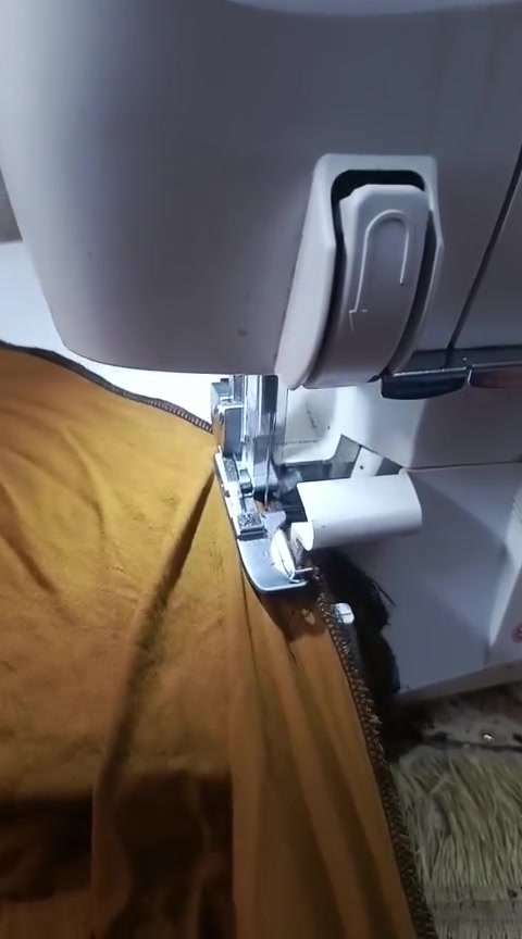 مكينة اوفر للبيع سعرهه ١٥٠ بيها مجال واتساب ***********
